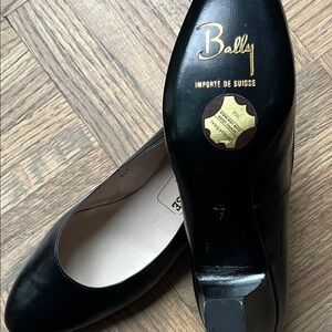 Bally Mint Vintage Classic Black Leather Heels